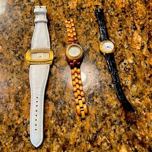 Watches brand new needs batteries